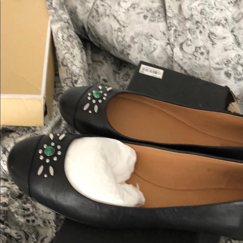 Coach - Picture 2 of 5